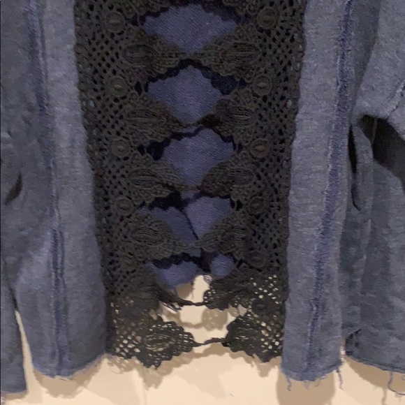 Free People Black and Blue Boho Crochet Cropped Sweatshirt - Women’s Size XS - Picture 8 of 8